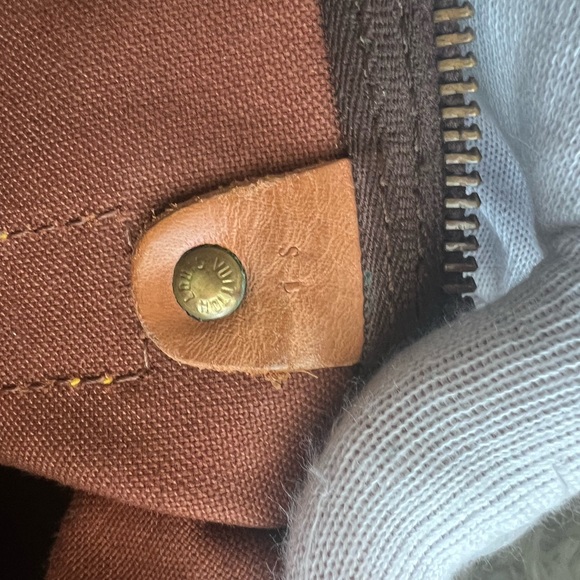 Louis Vuitton Keepall 45 in Monogram Leather - Picture 10 of 10